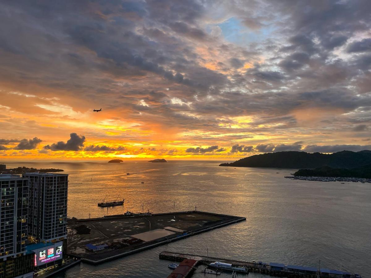 Jesselton Point Seaview Homestay コタキナバル エクステリア 写真